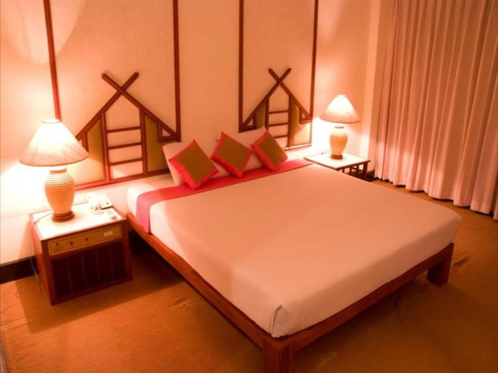 Seeharaj Hotel Уттарадит Экстерьер фото