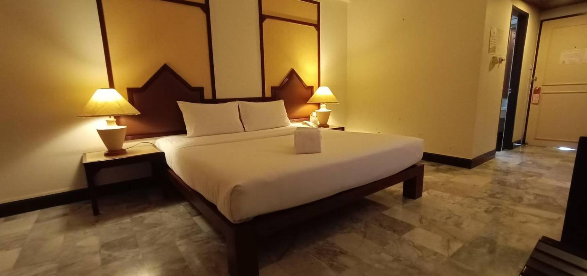 Seeharaj Hotel Уттарадит Экстерьер фото