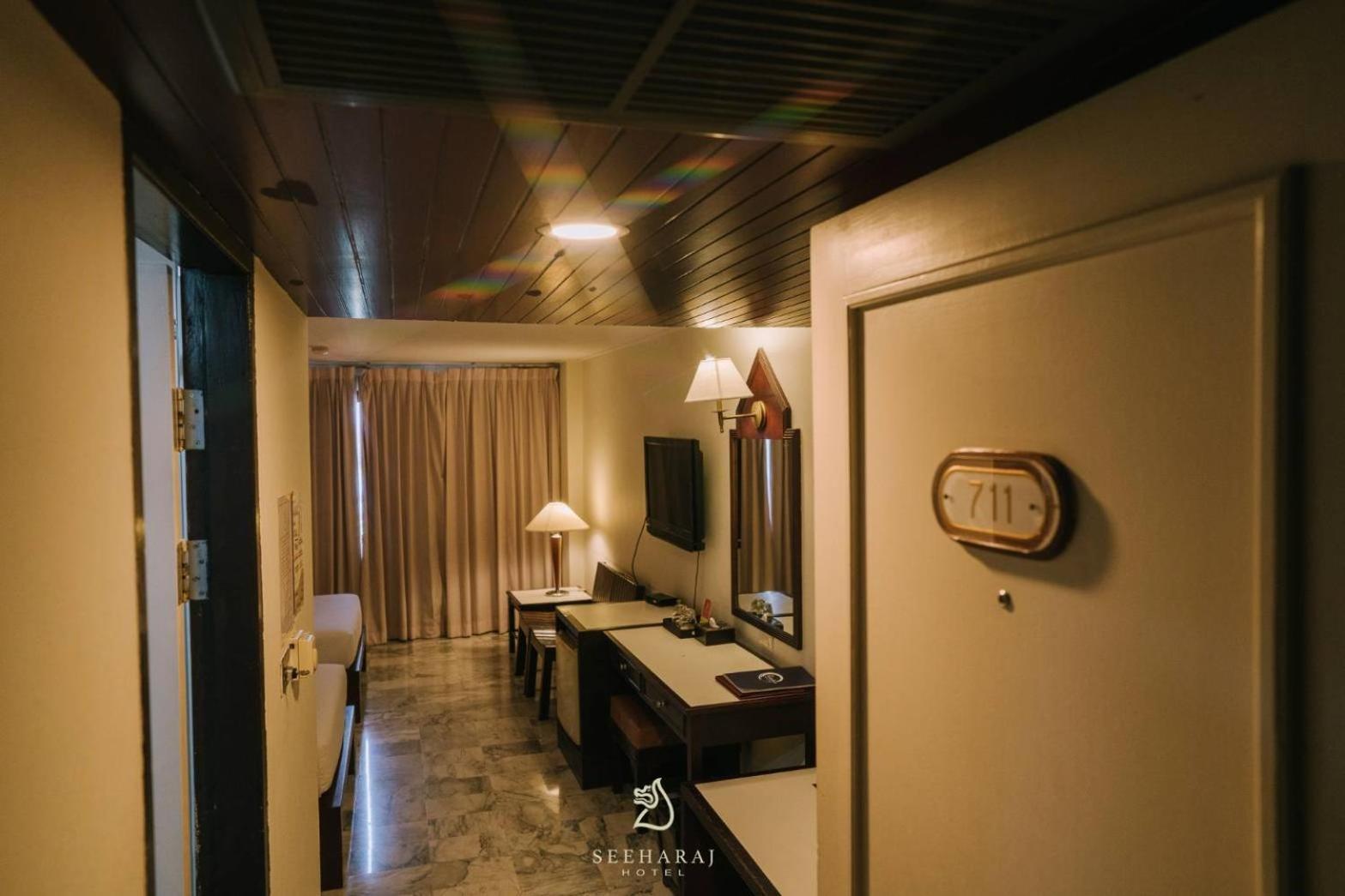 Seeharaj Hotel Уттарадит Экстерьер фото