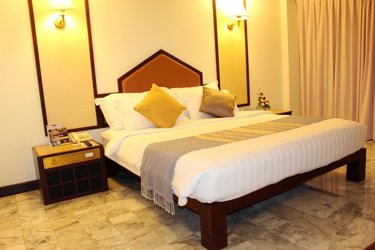 Seeharaj Hotel Уттарадит Экстерьер фото